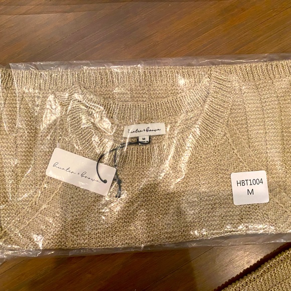 NWT - GOLD SWEATER TANK. - Picture 2 of 3